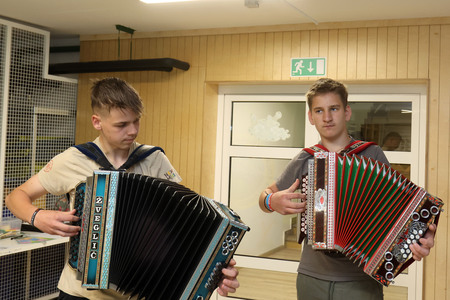 SPREJEM ČEŠKIH UČENCEV V OŠ CERKNICA 23 FOTO LJUBO VUKELIČ